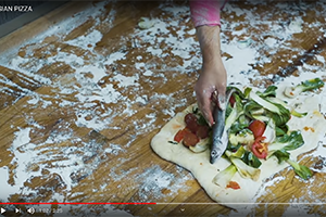 J’ai appris à faire une pizza sur YouTube